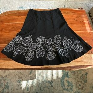 Heart Soul Y2K Black Full Skirt with White Floral Embroidery Women’s Size 7